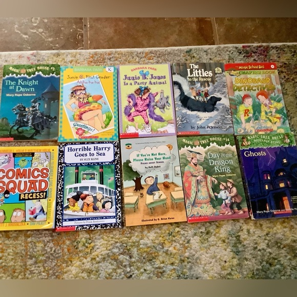 Set of Children’s Chapter Books - Picture 1 of 2